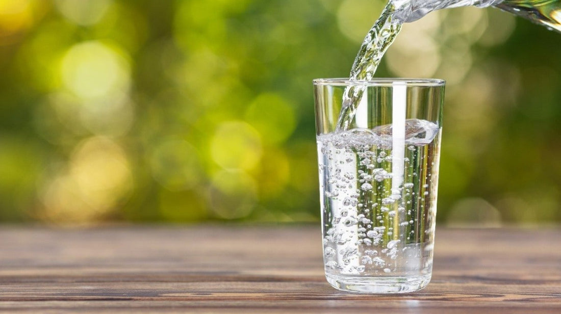 Waarom is water drinken zo belangrijk voor de huid?